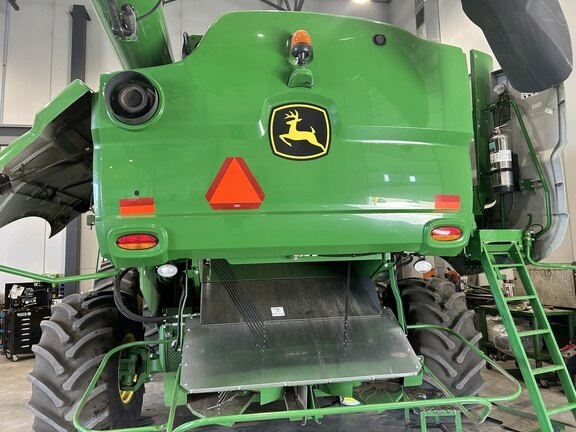 2017 John Deere S690