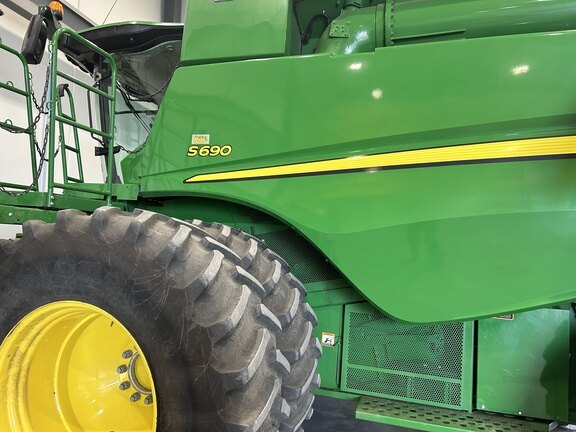 2017 John Deere S690