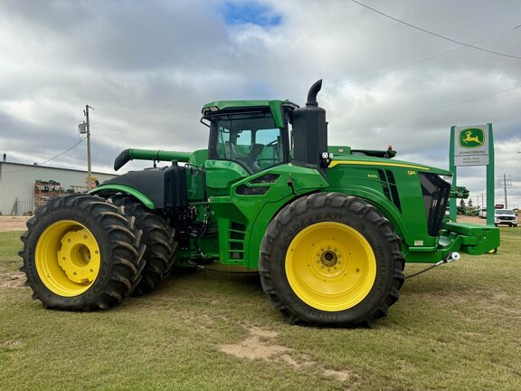 2022 John Deere 9R 640