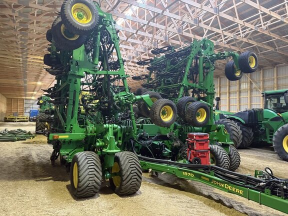 2017 John Deere 1870