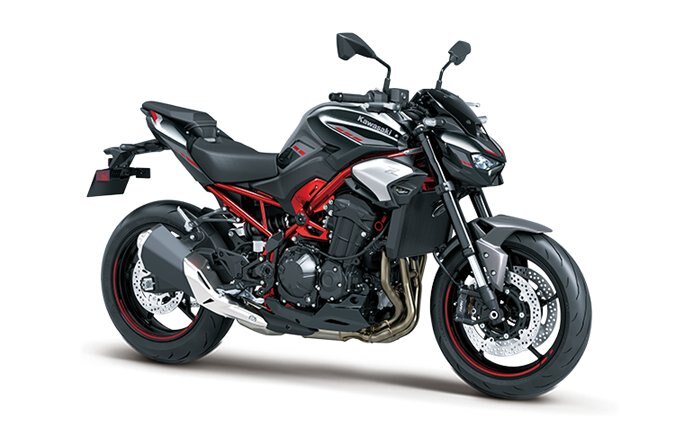 2025 Kawasaki Z900 Metallic Carbon Gray / Metallic Graphite Gray / Candy Persimmon Red