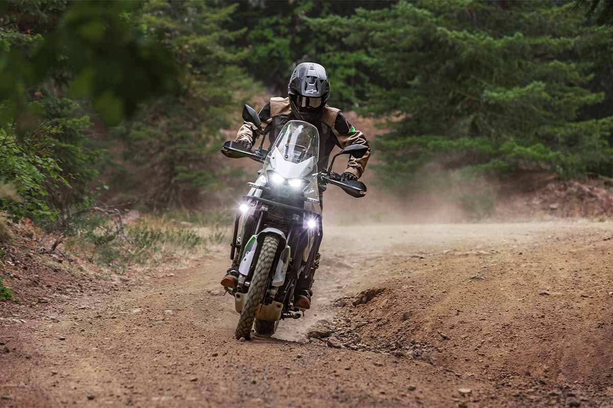 2026 Kawasaki KLE500 SE Pearl Blizzard White