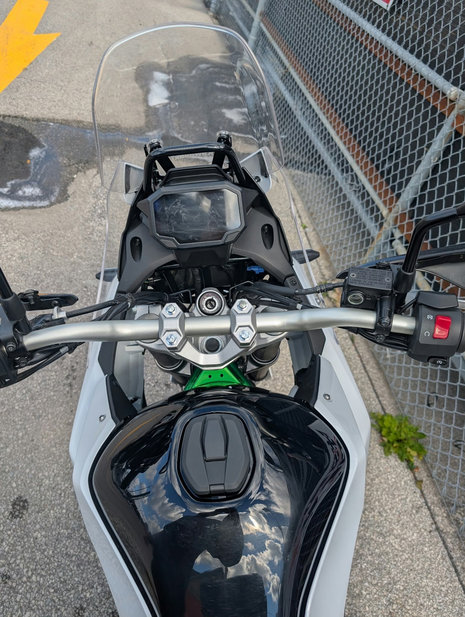 2026 Kawasaki KLE500 SE Pearl Blizzard White