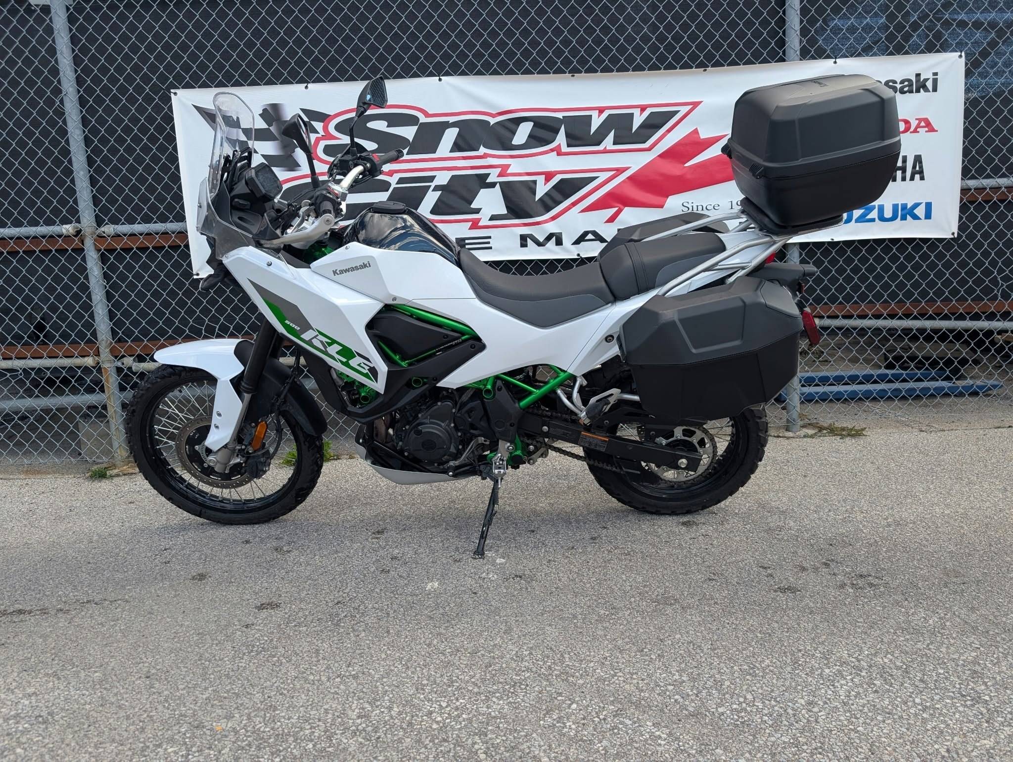 2026 Kawasaki KLE500 SE Pearl Blizzard White