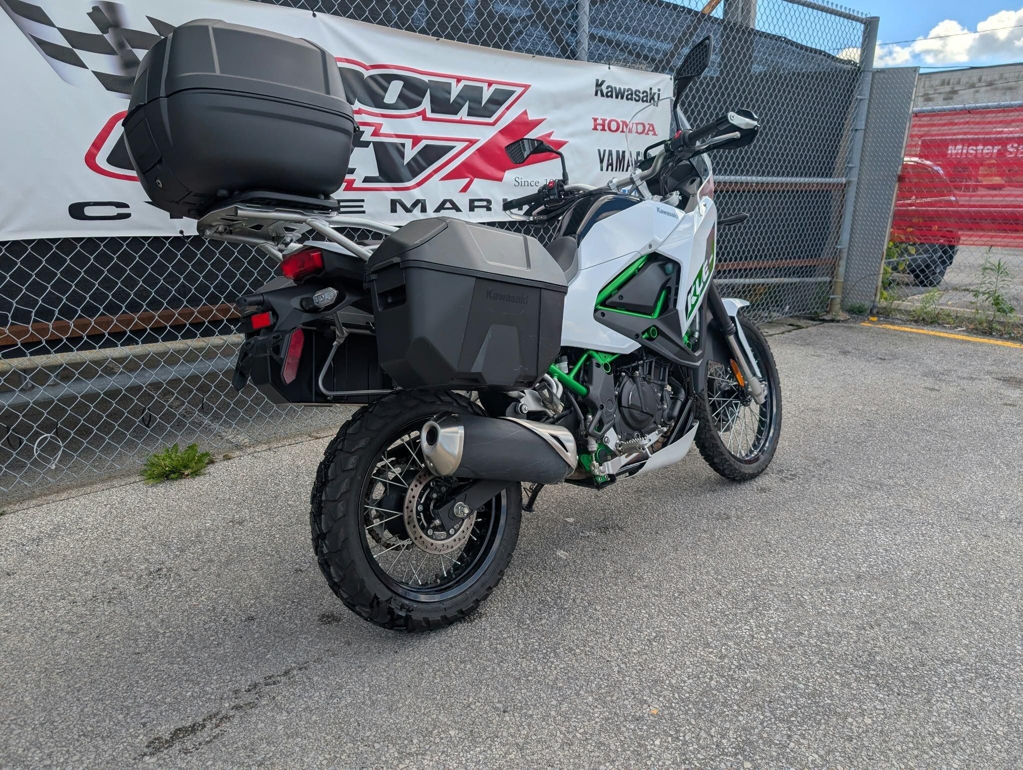 2026 Kawasaki KLE500 SE Pearl Blizzard White