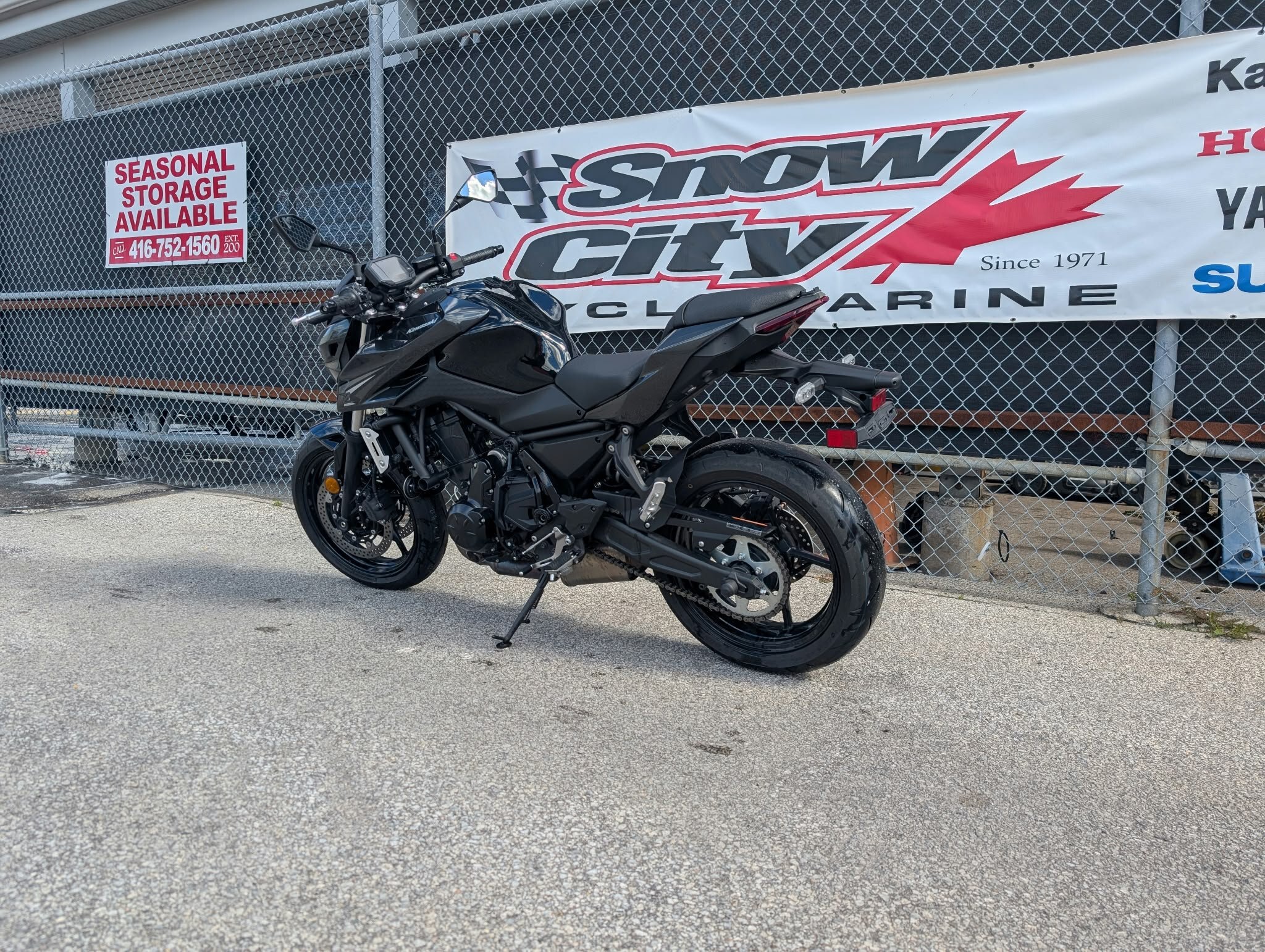2026 Kawasaki Z650S Ebony / Metallic Carbon Gray