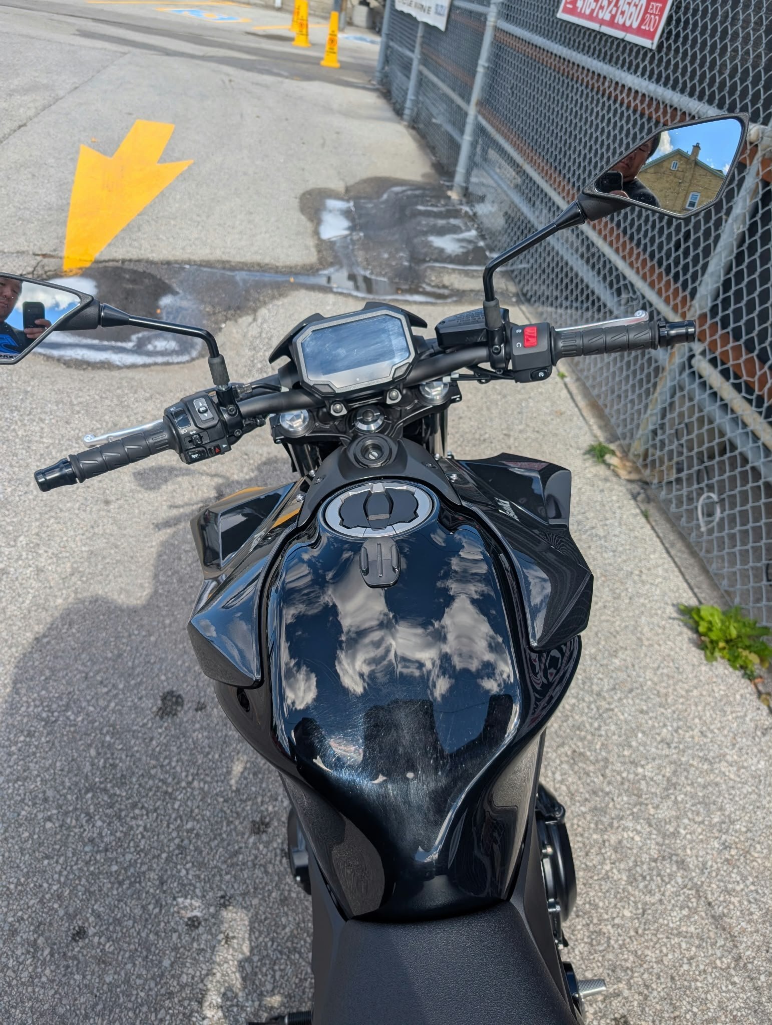 2026 Kawasaki Z650S Ebony / Metallic Carbon Gray