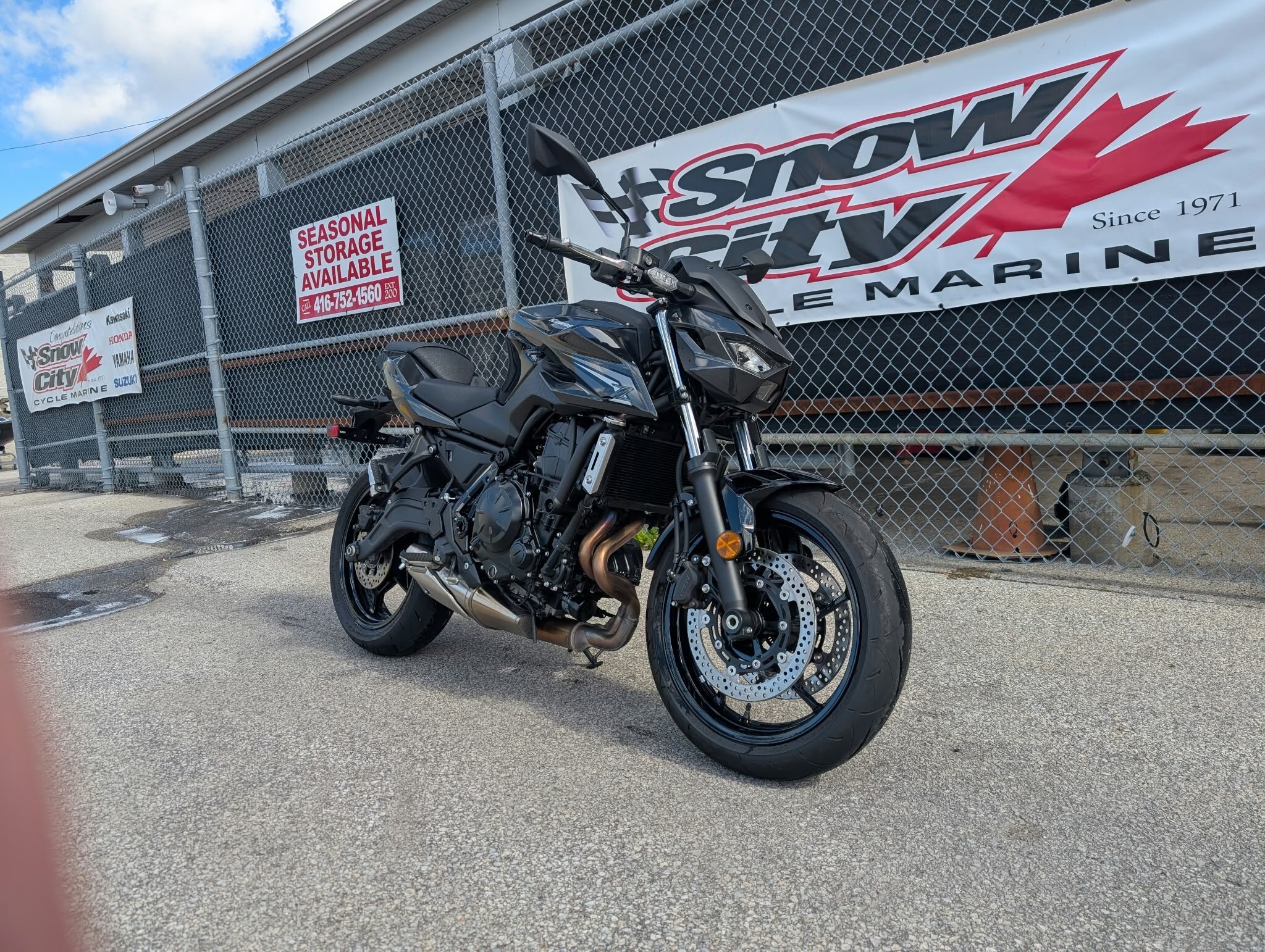2026 Kawasaki Z650S Ebony / Metallic Carbon Gray