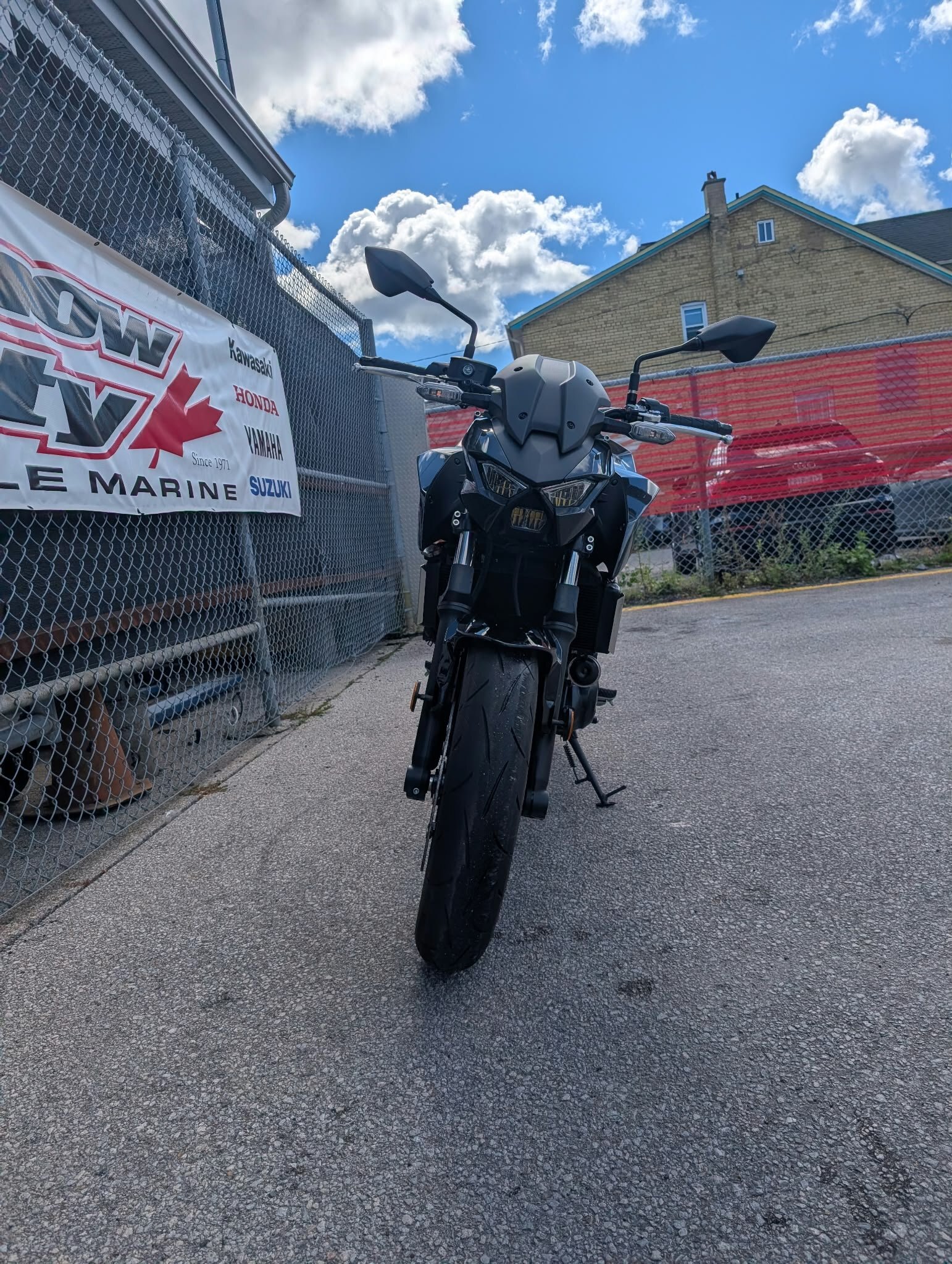 2026 Kawasaki Z650S Ebony / Metallic Carbon Gray