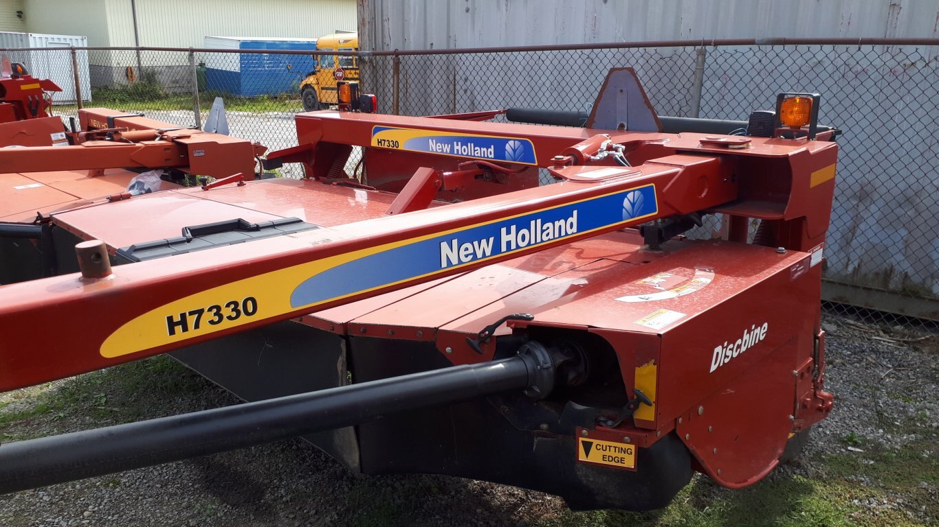 2012 New Holland H7330 Discbine