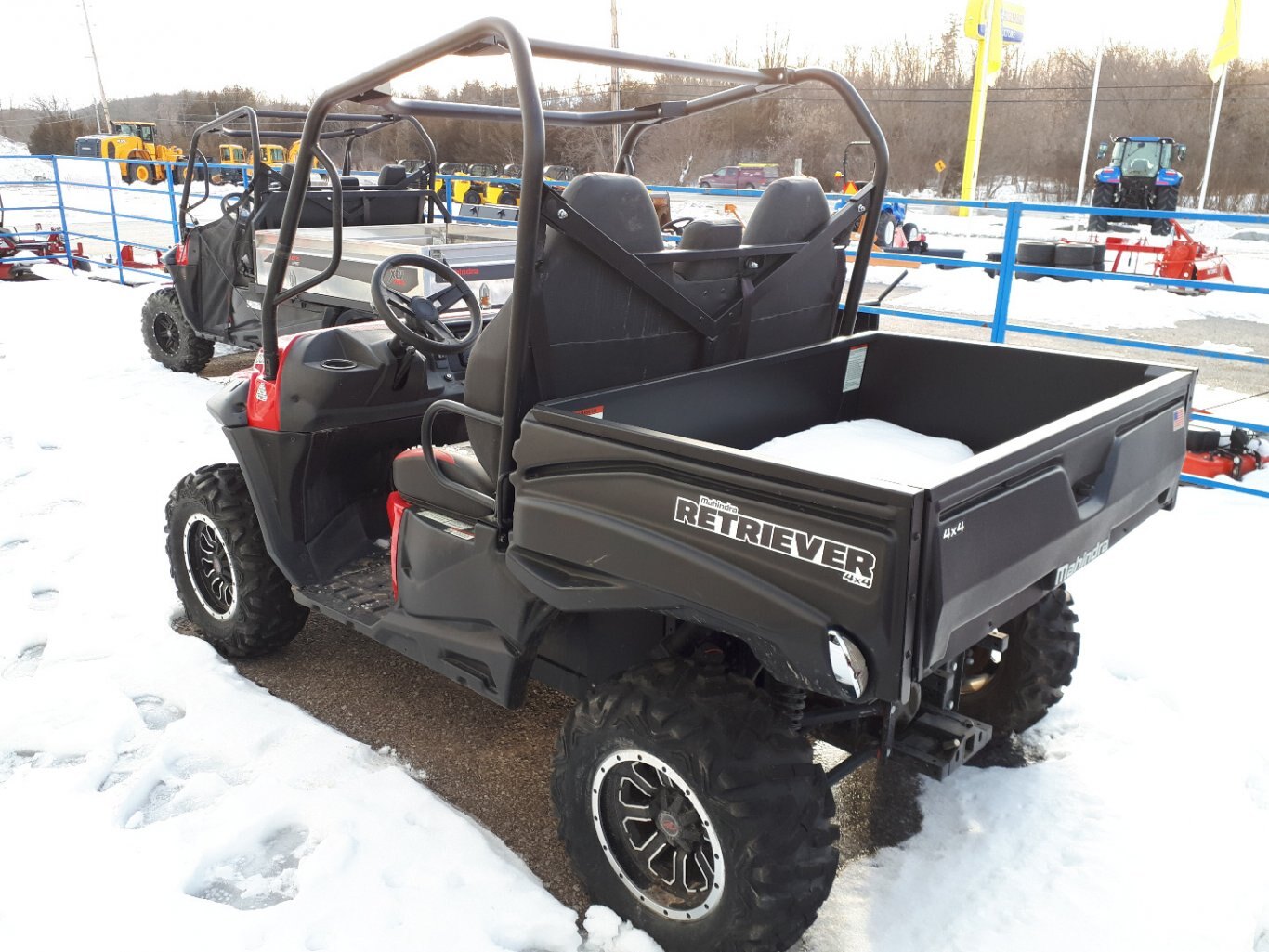 New/Demo Mahindra Retreiver 1000 Gas