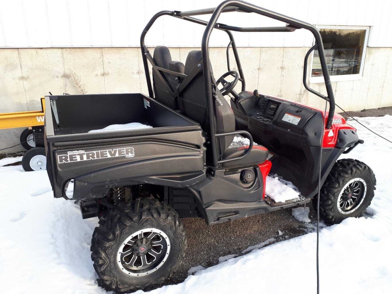 New/Demo Mahindra Retreiver 1000 Gas