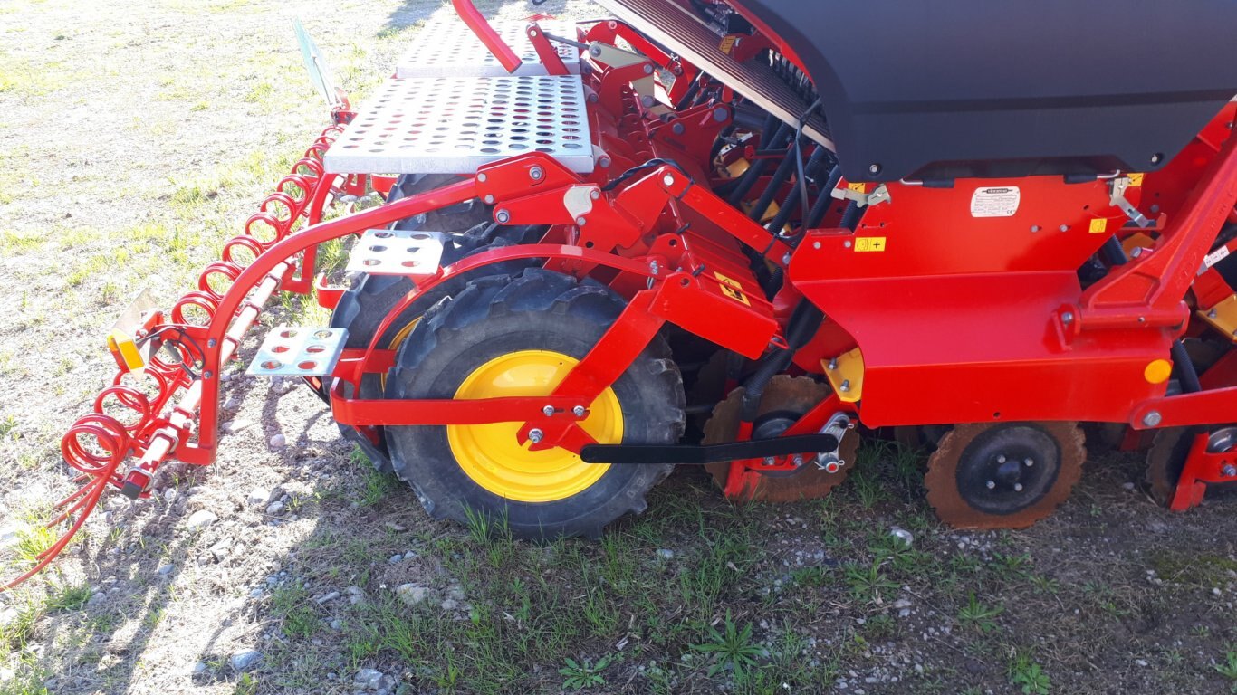 New/Demo Vaderstad Rapid RD 300C