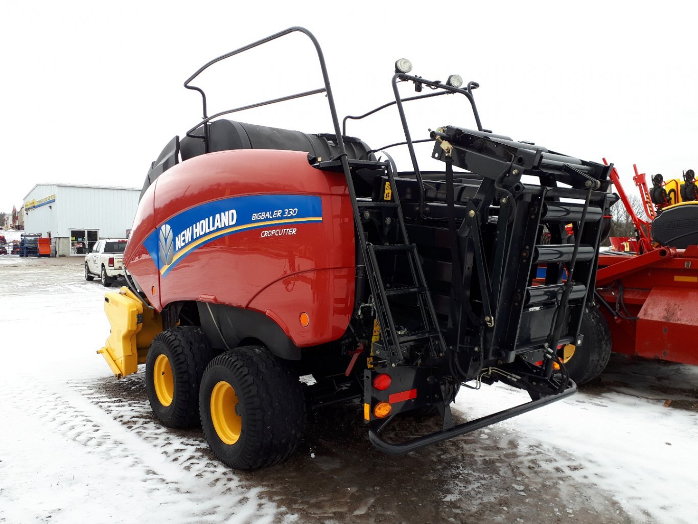 Bob Mark Bargain on New Holland BigBaler 330P