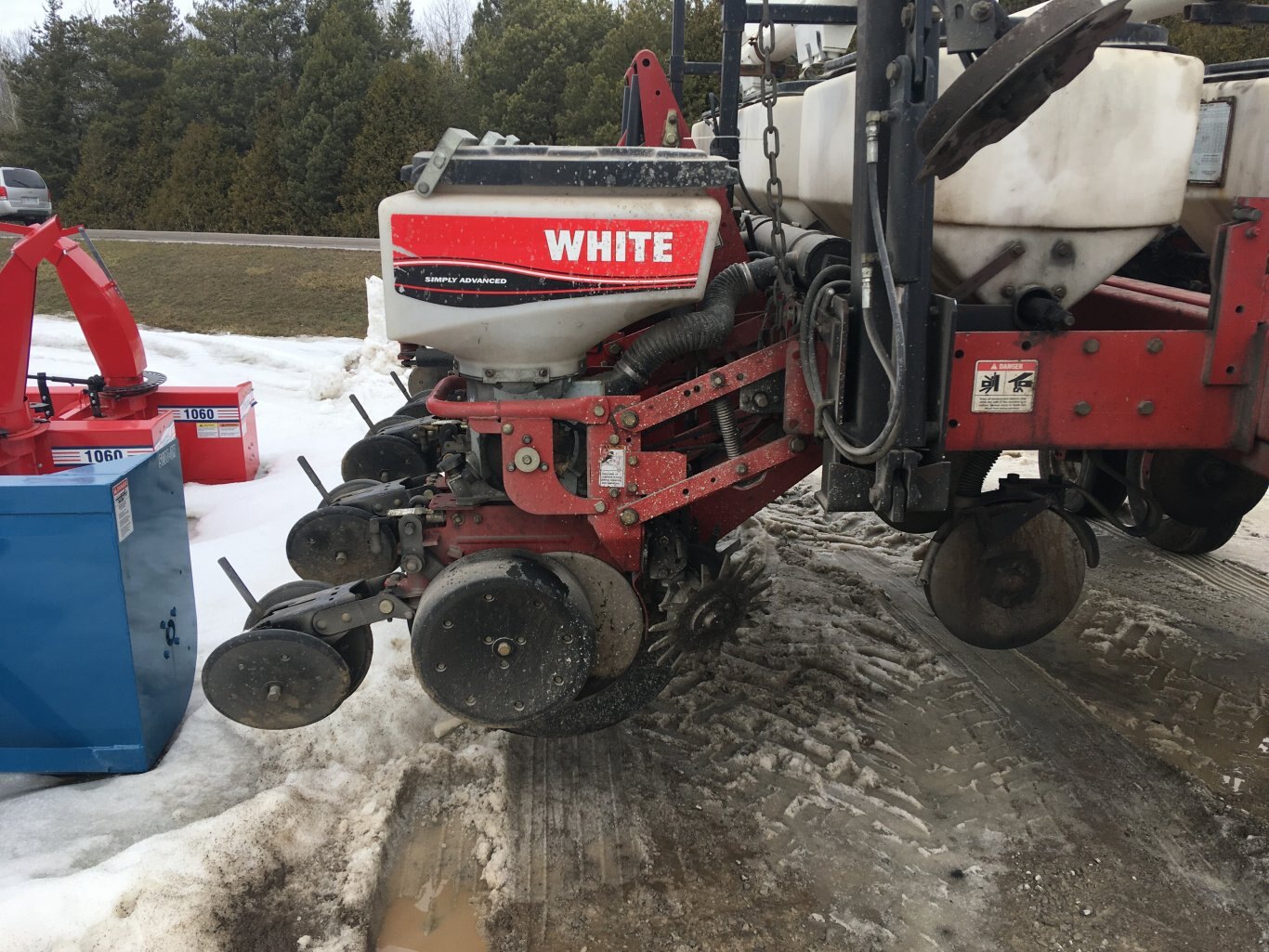 White 8180 Planter