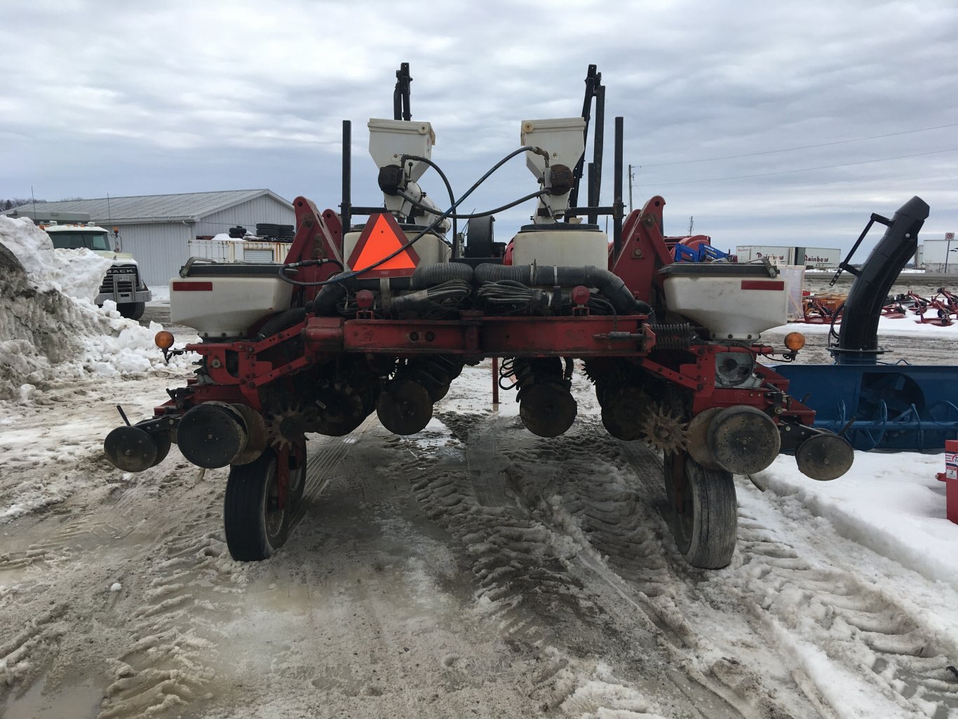 White 8180 Planter