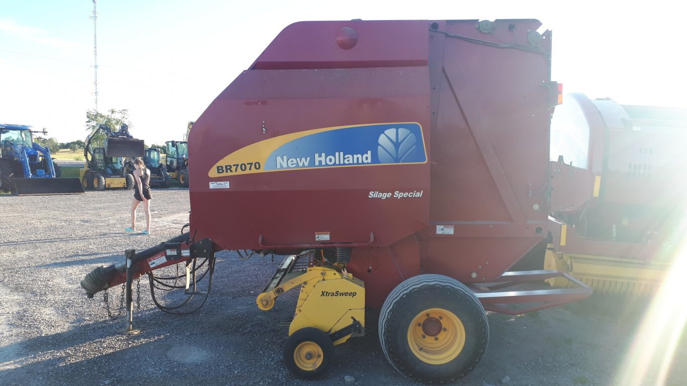 2011 New Holland BR7070