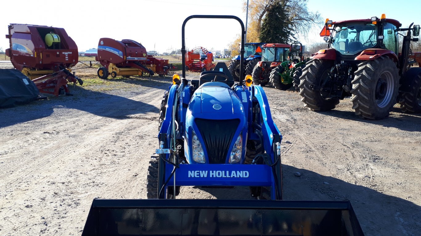 2016 New Holland Workmaster 37