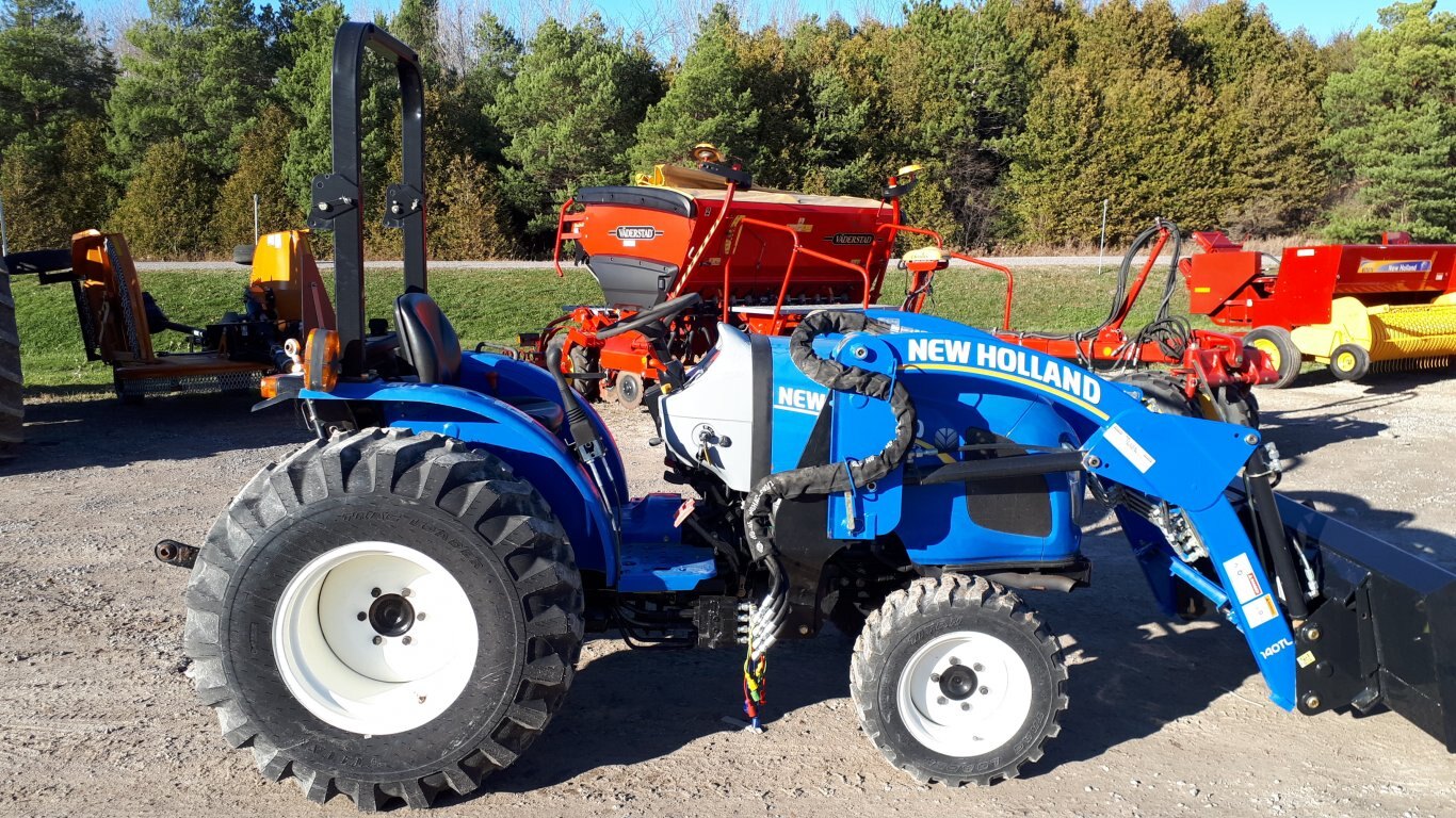 2016 New Holland Workmaster 37