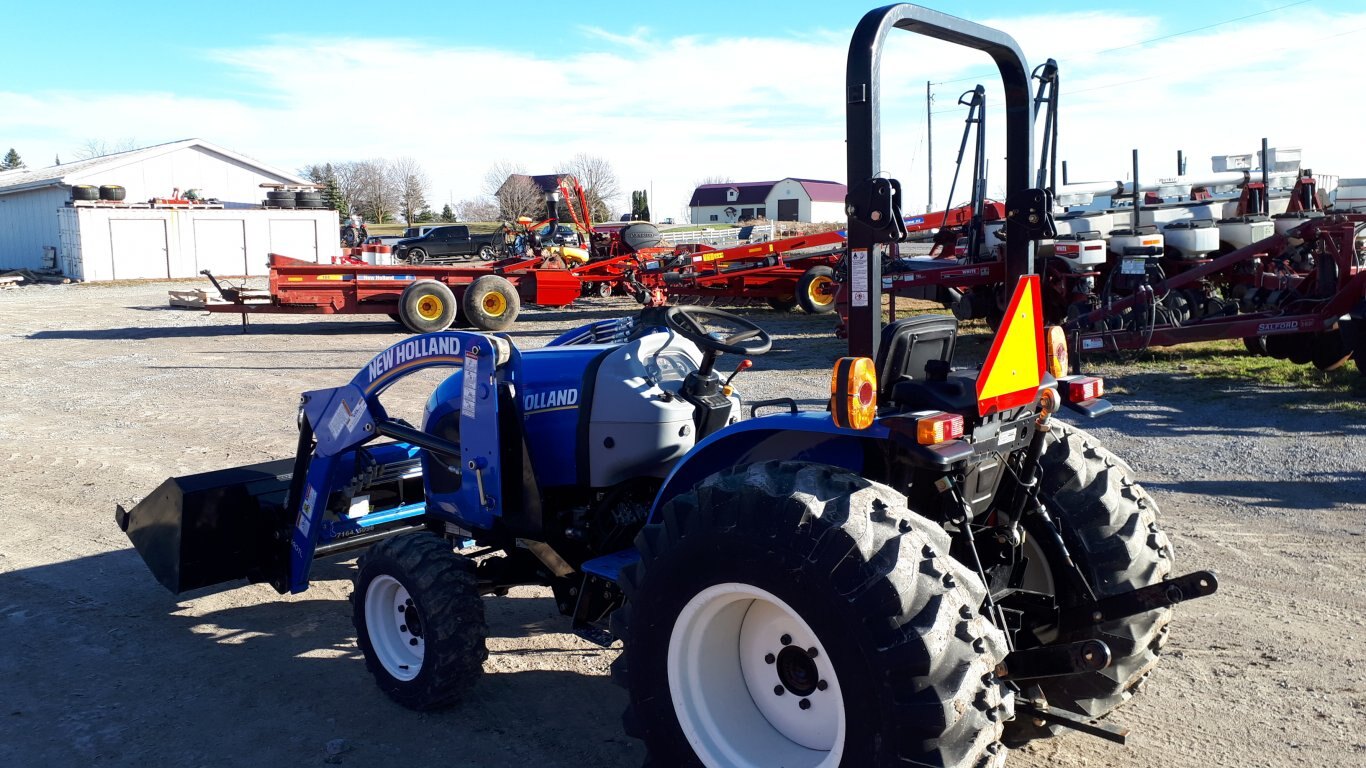 2016 New Holland Workmaster 37