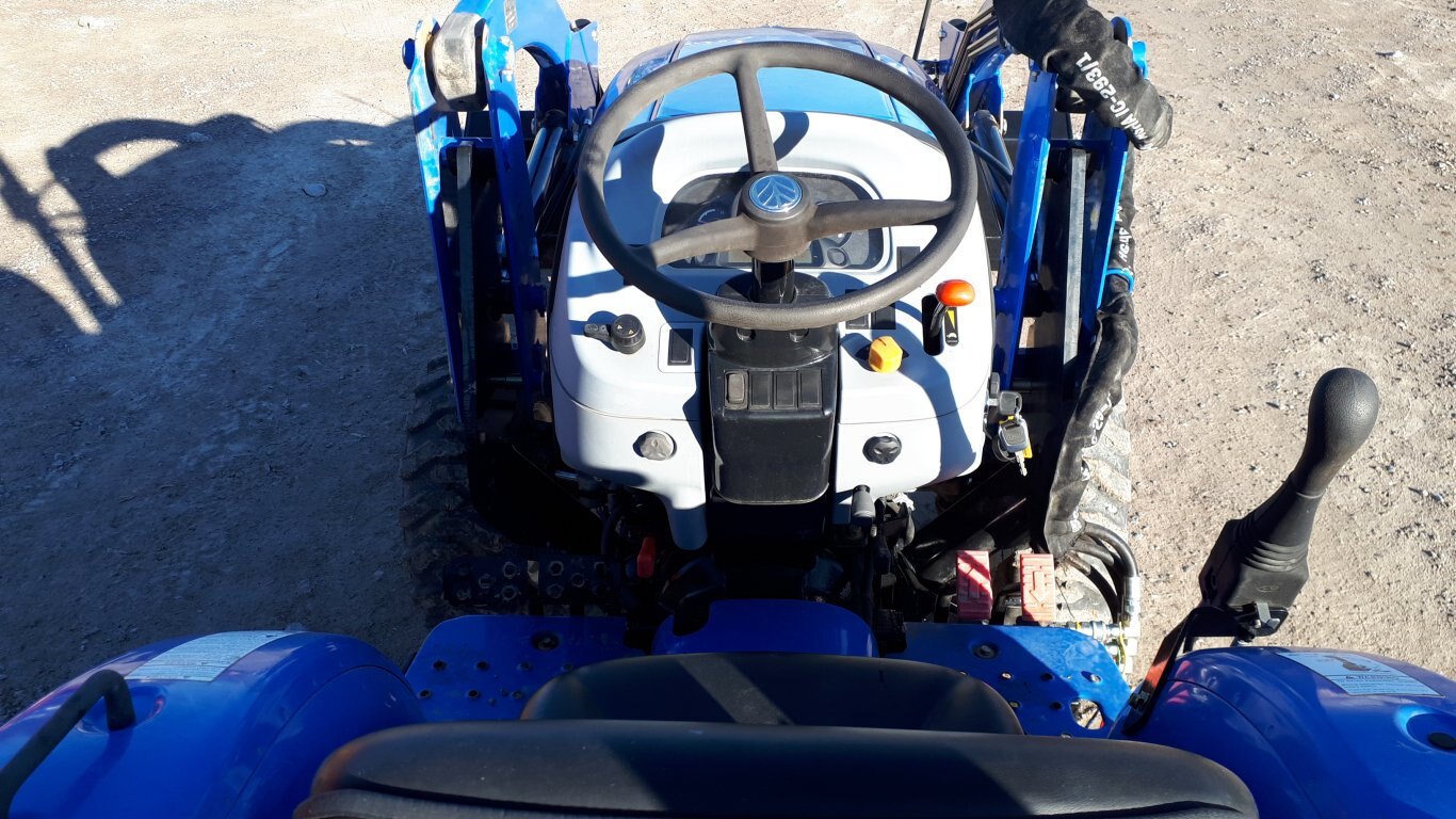 2016 New Holland Workmaster 37