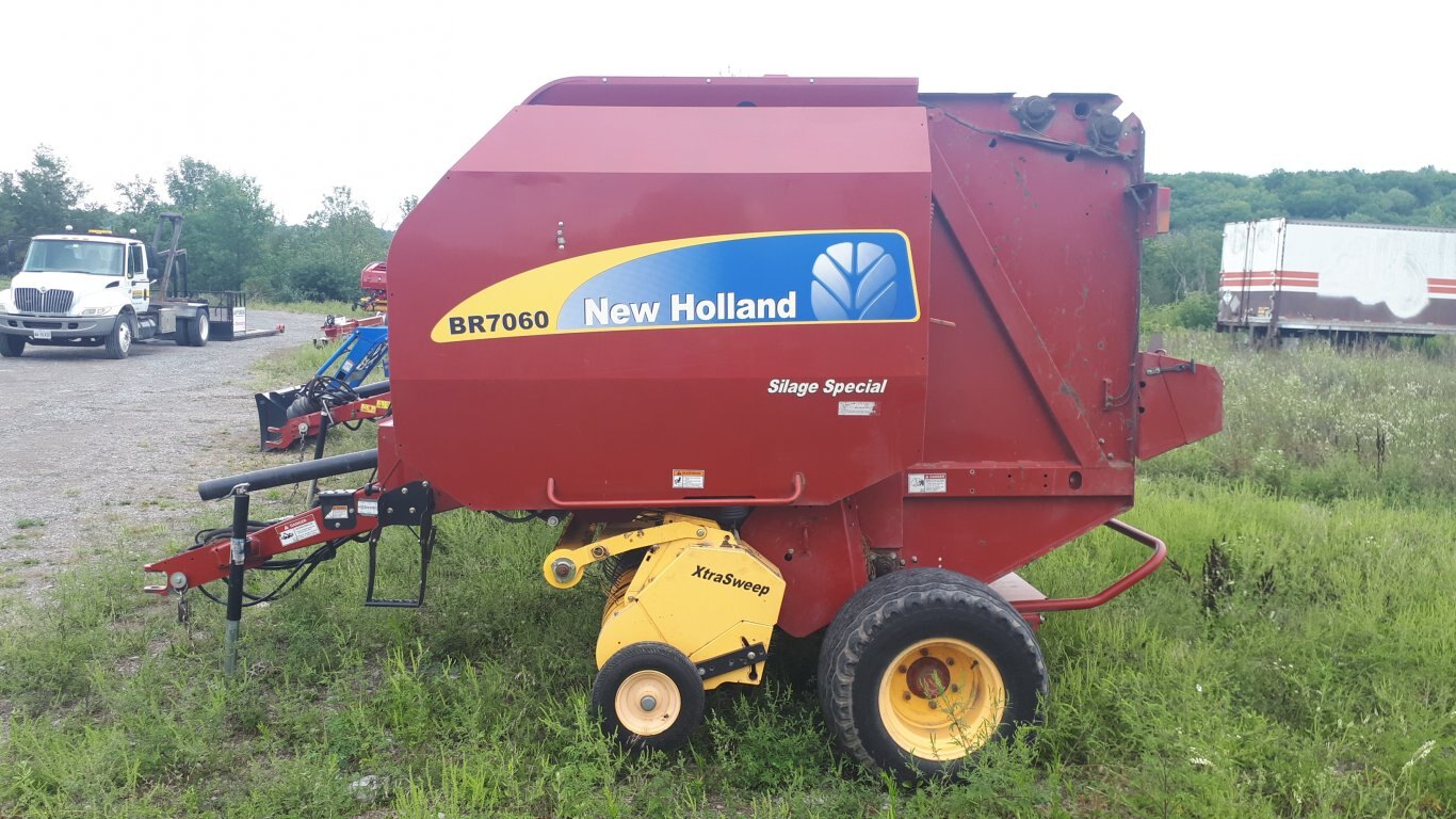 2013 New Holland BR7060