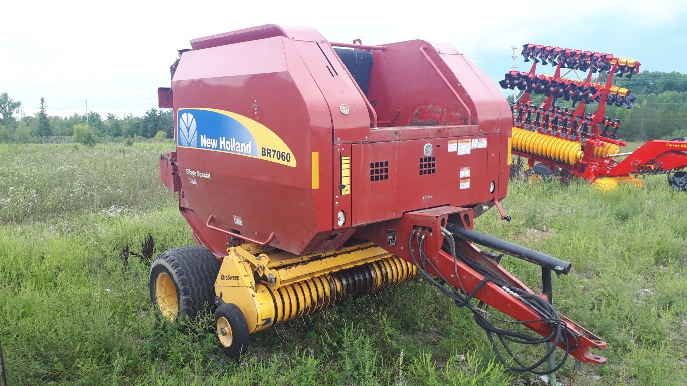 2013 New Holland BR7060