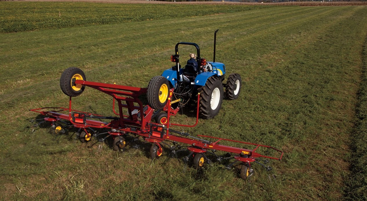 New Holland ProTed™ Rotary Tedders 3417