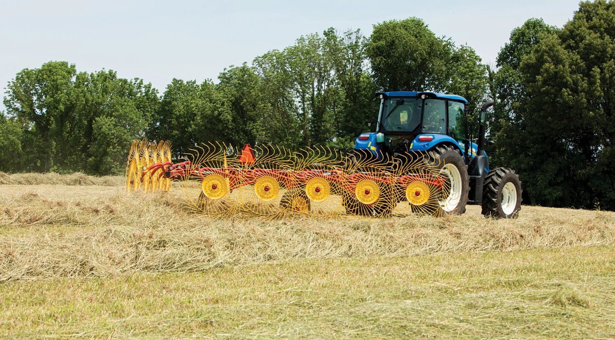 New Holland ProCart™ and ProCart™ PLUS Deluxe Carted Wheel Rakes 1225 Plus 12 Wheel