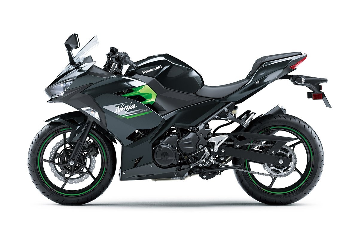 2023 Kawasaki NINJA 400 METALLIC CARBON GRAY / METALLIC MATTE CARBON GRAY