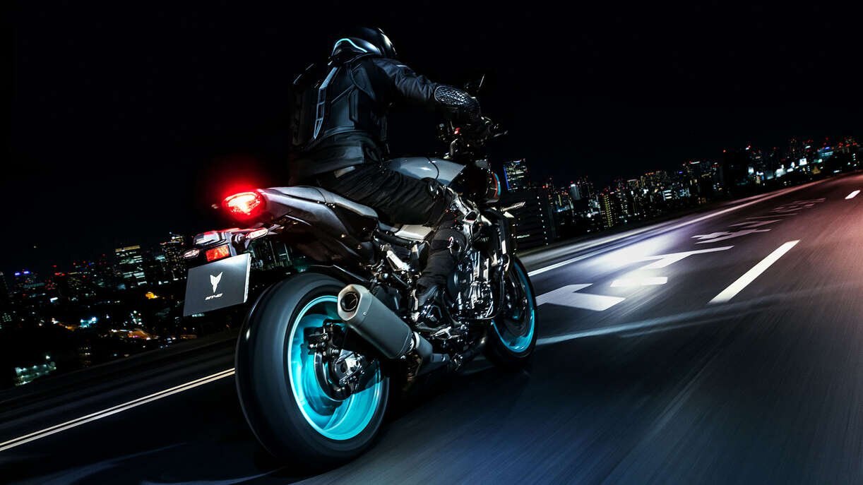 2023 Yamaha MT 10 Cyan Storm