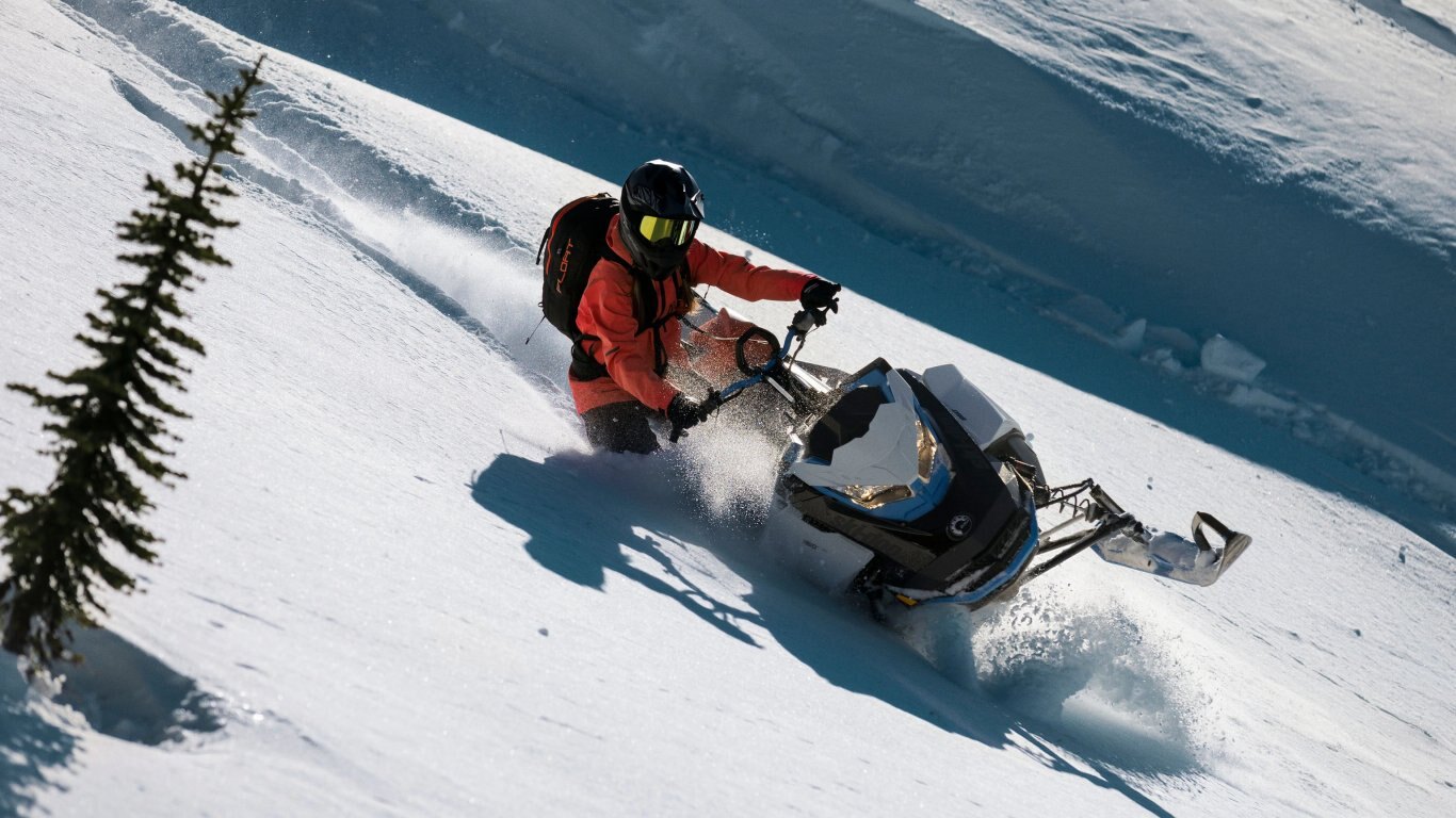 2022 Ski Doo Summit Edge