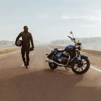 Royal Enfield Super Meteor 650 Astral Blue
