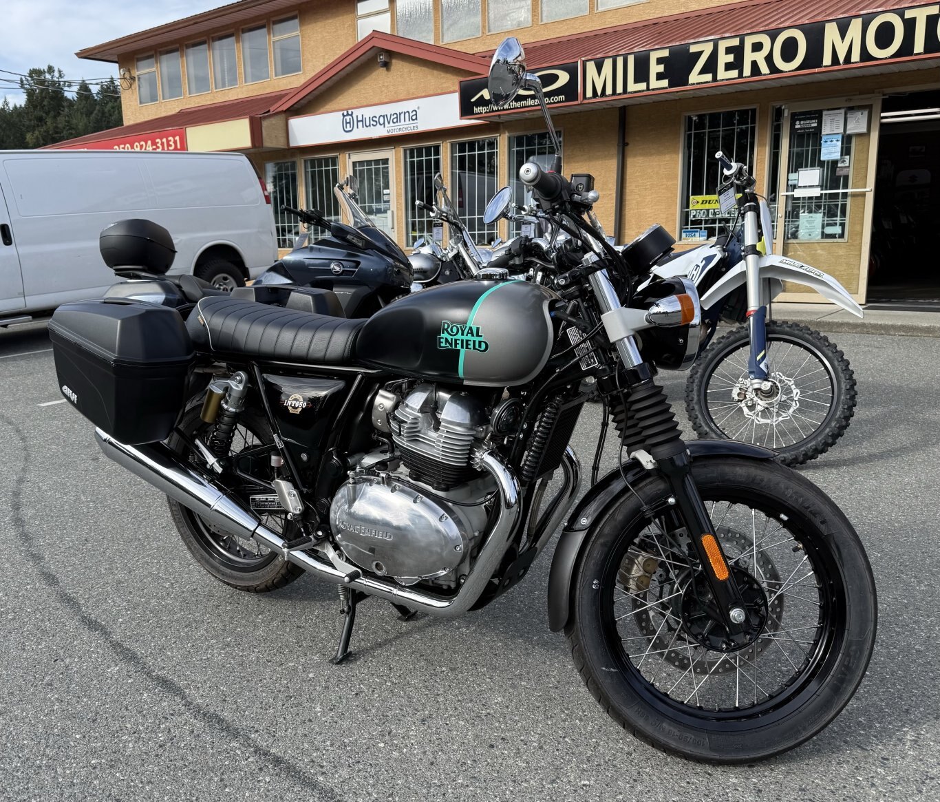 2023 Royal Enfield INT 650 Downtown Drag