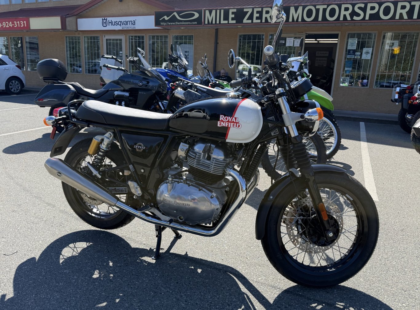 2025 Royal Enfield INT 650 Black Pearl S & S Edition