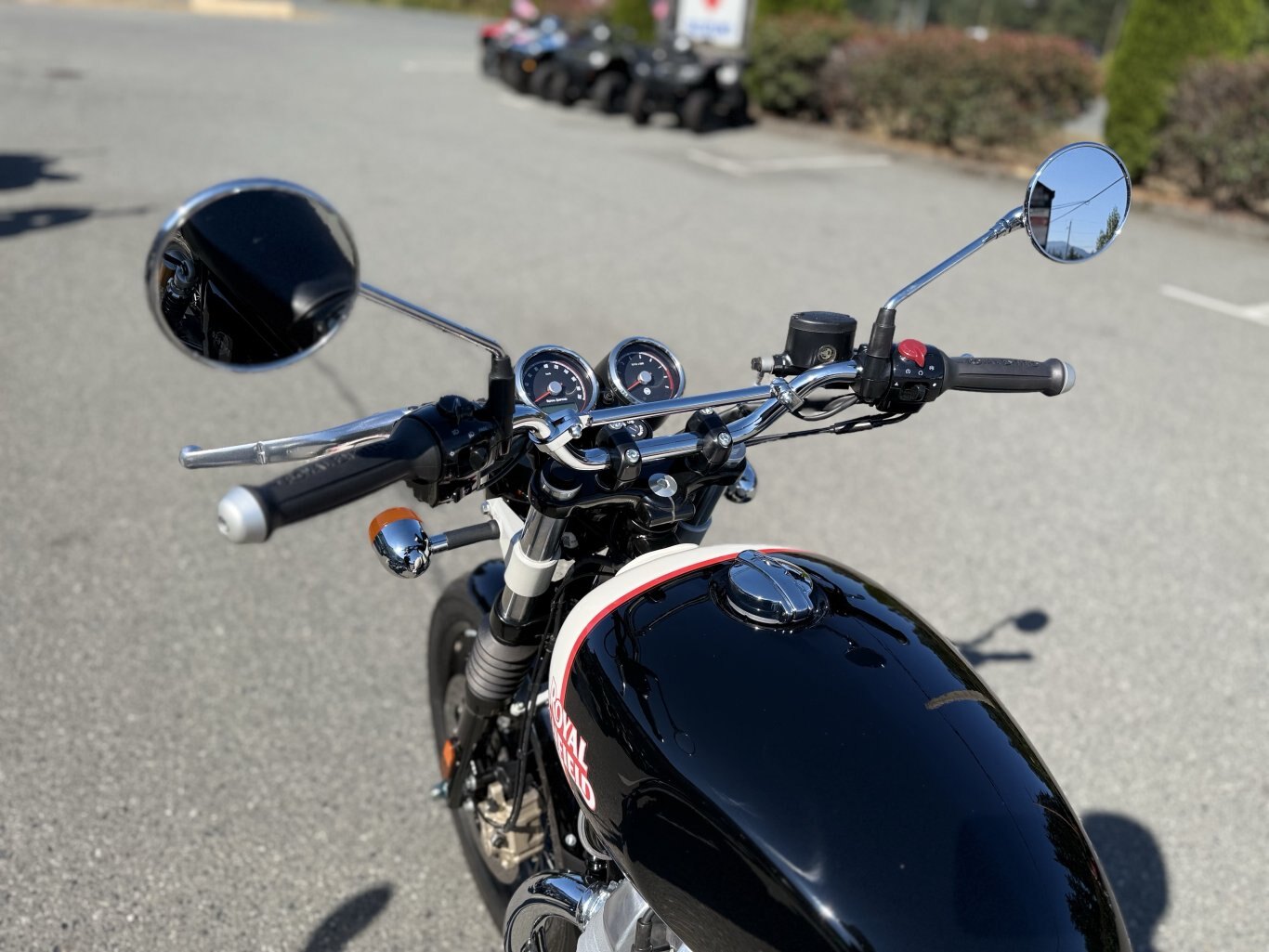 2025 Royal Enfield INT 650 Black Pearl S & S Edition
