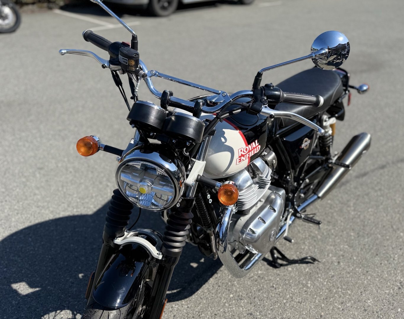 2025 Royal Enfield INT 650 Black Pearl S & S Edition