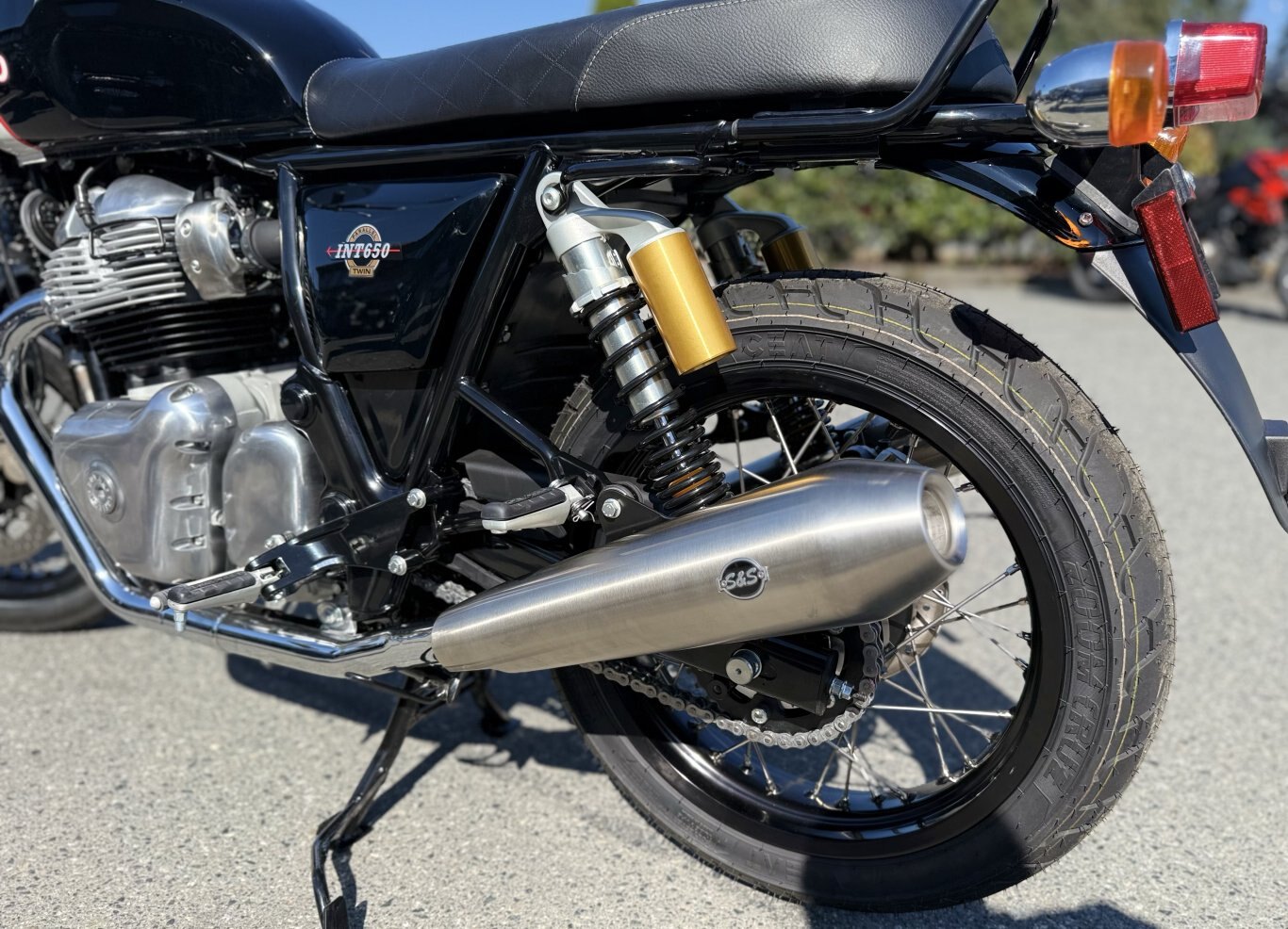 2025 Royal Enfield INT 650 Black Pearl S & S Edition