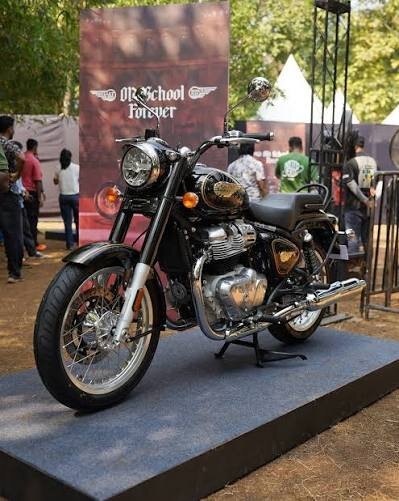 2027 Bullet 650 Canon Black
