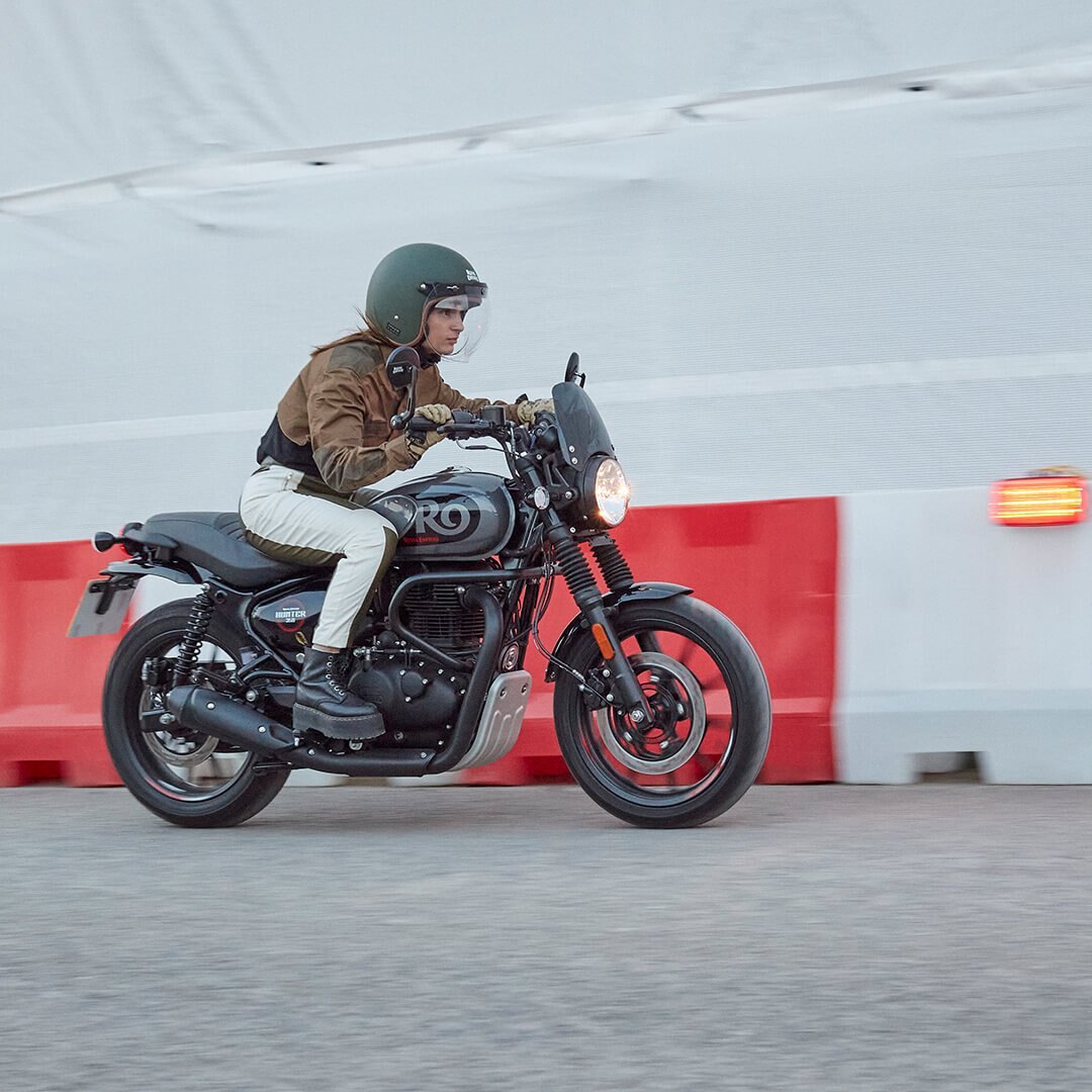 2027 Royal Enfield Hunter 350 Tokyo Black