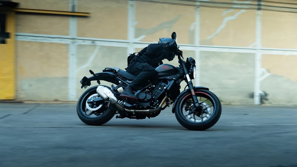 2027 Royal Enfield Guerrilla 450 Apex Black