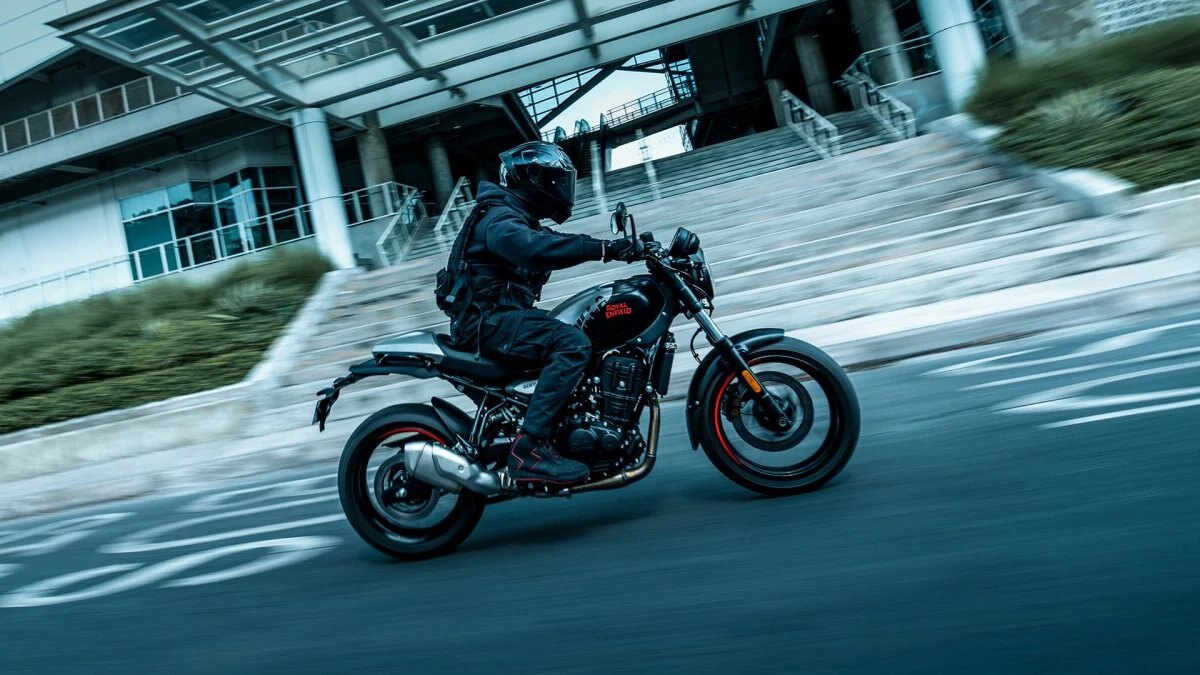 2027 Royal Enfield Guerrilla 450 Apex Black