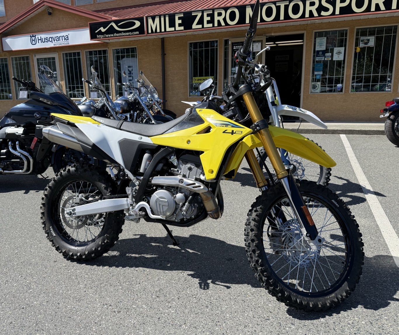 2026 Suzuki DR Z4S Champion Yellow No. 2 / Solid Special White (C1C)