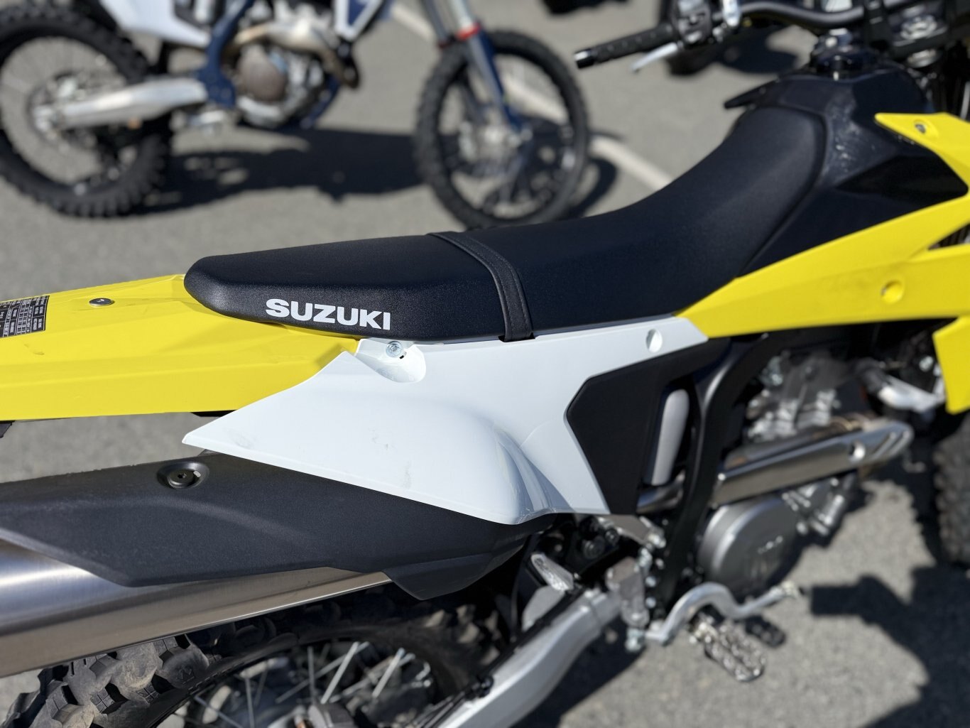 2026 Suzuki DR Z4S Champion Yellow No. 2 / Solid Special White (C1C)