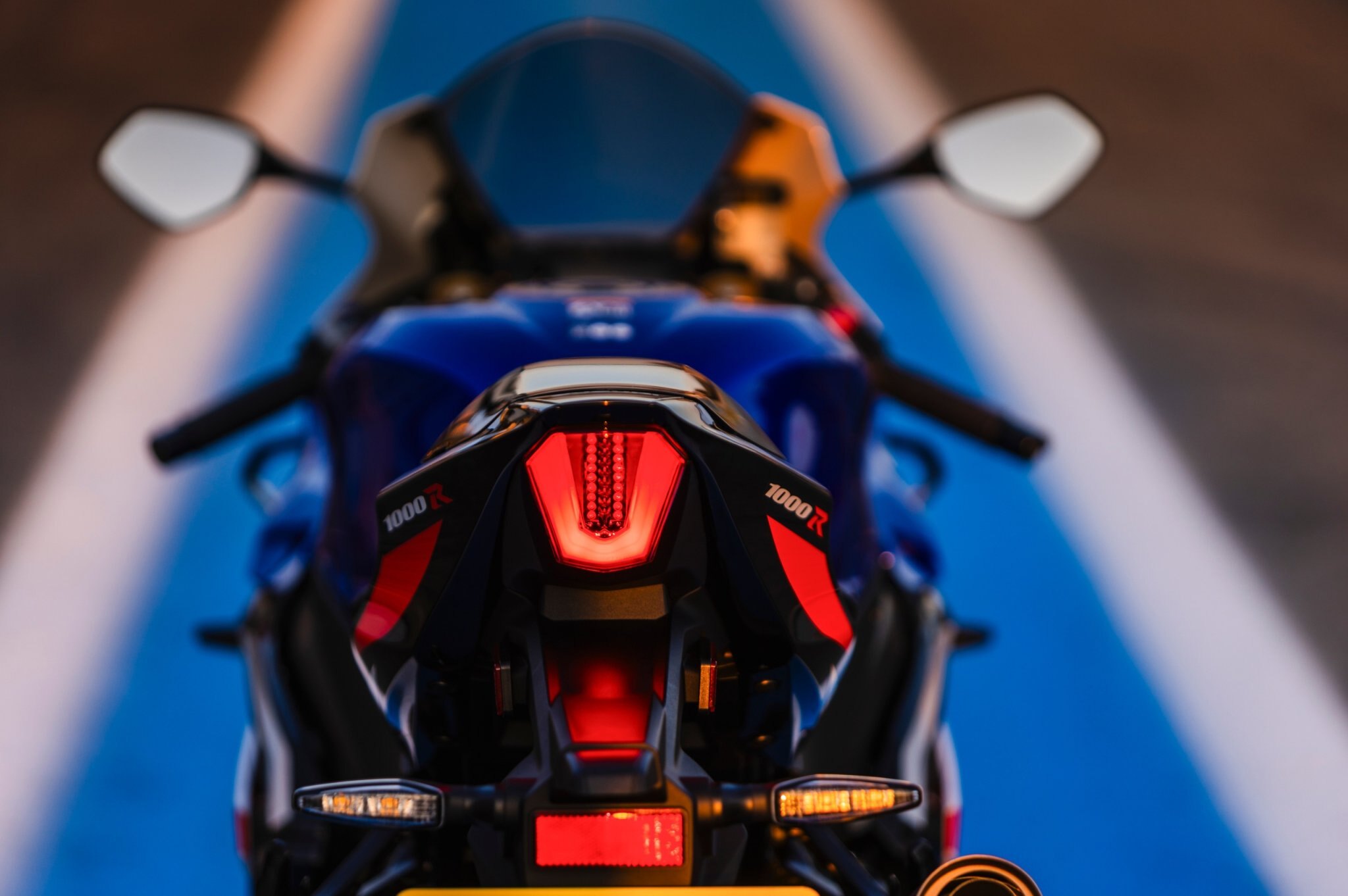 2027 Suzuki GSX R1000RS Pearl Vigor Blue / Pearl Tech White (C6F)