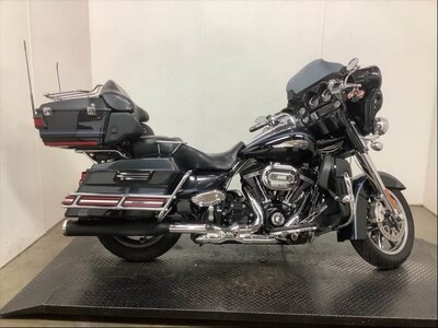 2013 Harley-Davidson 110th Anniversary FLHTCUSE8 CVO Ultra Classic