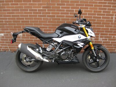 2021 BMW G 310 R   CONGRATULATIONS TO SIR DUNCAN  - THE ROAD WARRIOR - ON THE ADOPTION OF THE BMW G310 R  THE ULTIMATE SPORT STYLE TWO WHEEL FREEDOM MACHINE - COMBINES POWER, PERFORMANCE & COMFORT - EITHER CUTTIN CITY GRID OR CARVIN CANYONS YOU WILL ARRIVE IN STYLE - CONGRATS FROM GARY & TEAM CYCLE WORLD !!!!