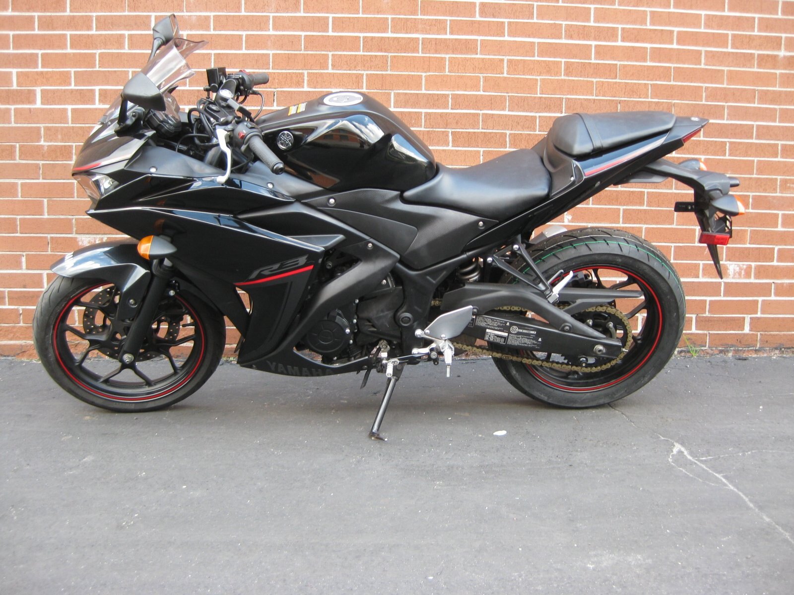 2018 YAMAHA R3