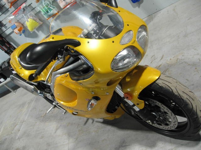 1998 Triumph T595 995 cc Triple