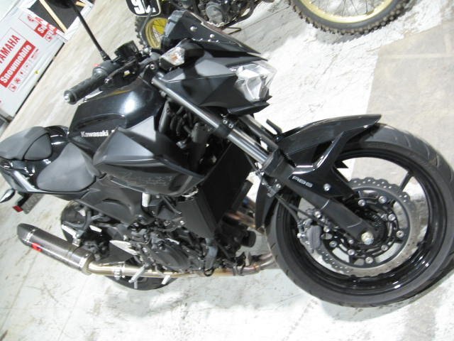 Very nice 2021 Kawasaki Z400 hyper naked bike